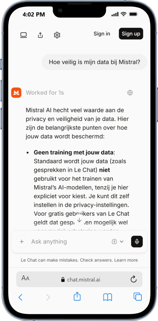 Mistral vs ChatGPT. vs Mistral. WegwijsAI toont privacy en beveiligingstips voor veilig gebruik van AI-tools.