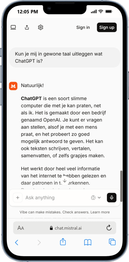 ChatGPT gebruiken zonder account Smartphone met chatgesprek over ChatGPT in het Nederlands.