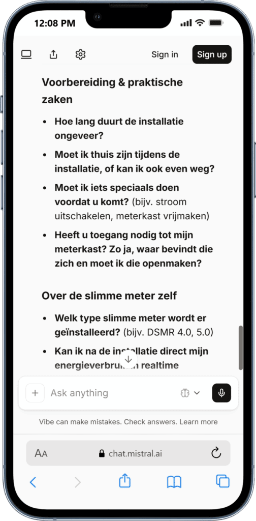 WegwijsAI logo op smartphone voor slimme meter en energiebeheer.