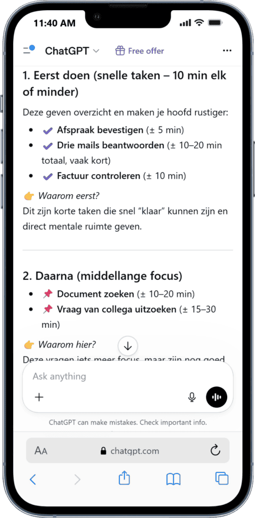 Screenshot van WegwijsAI app met takenlijst en chatfunctie voor snelle AI-hulp.