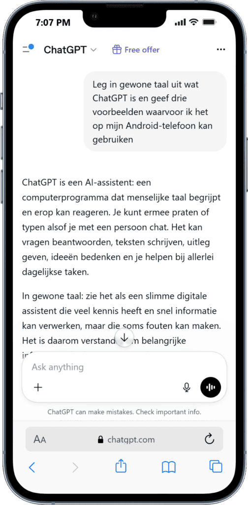 ChatGPT Android WegwijsAI logo op smartphone met ChatGPT-tekst voor AI-assistentie.