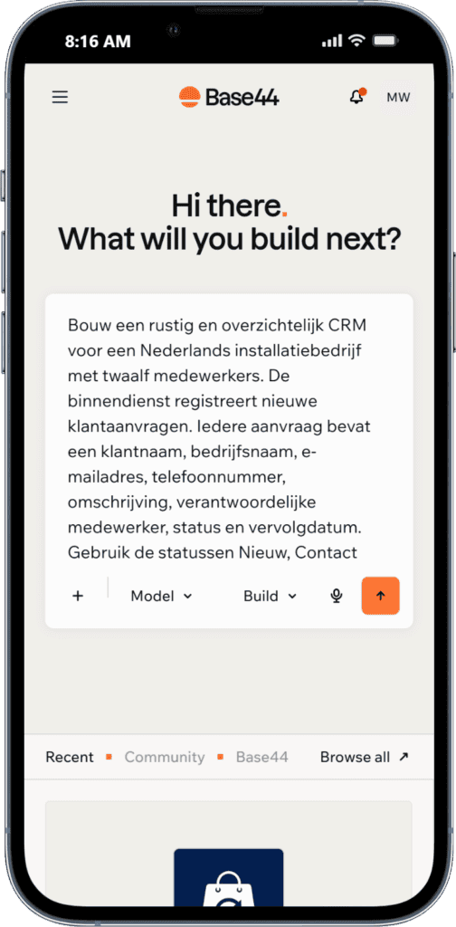 Screenshot van de Base44 app bouwproces op mobiele telefoon.