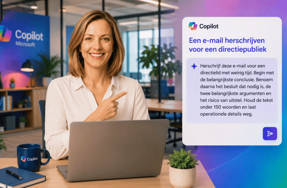 Sanne achter een laptop in een kantoorruimte met een Copilot prompt voor het herschrijven van een e-mail voor een directiepubliek
